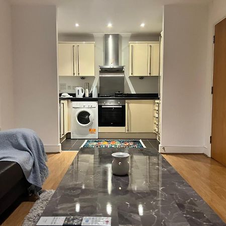 Stratford Bow London Apartment ภายนอก รูปภาพ